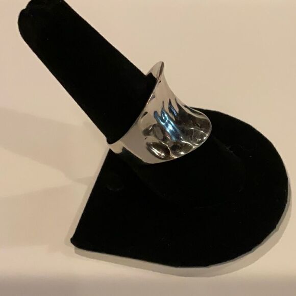 Modern Hammered Ring - Picture 3 of 10